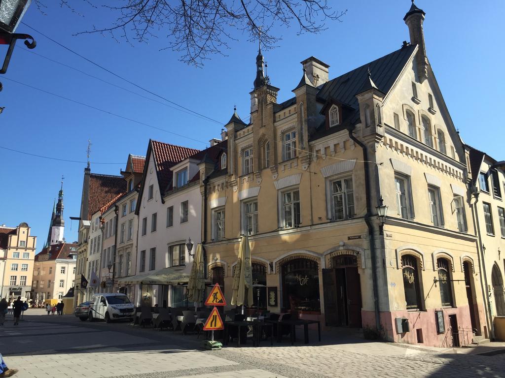 - Town Hall Square Talin