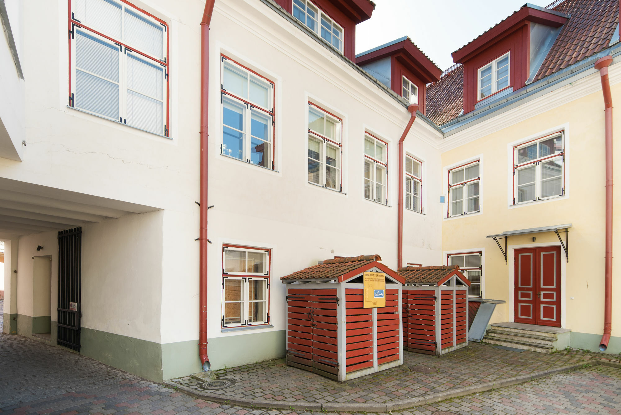 - Town Hall Square Lejlighedshotel